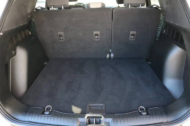 Used 2022 White Metallic Ford SE image 31