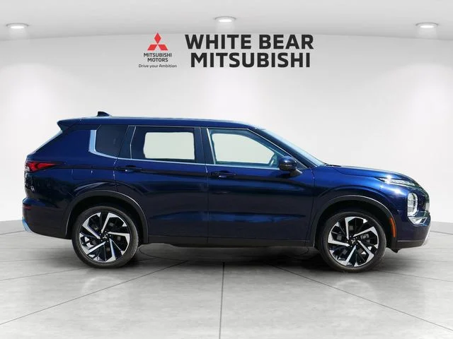 Used 2024 Blue Mitsubishi SE image 6