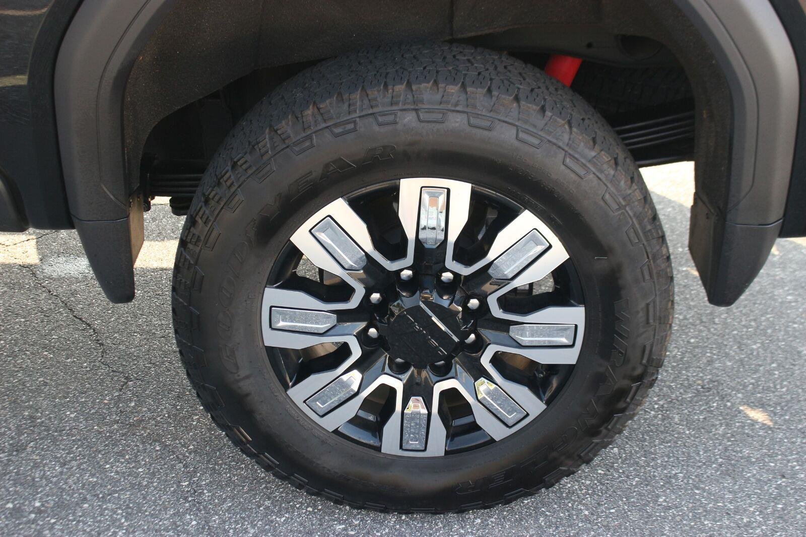 Used 2025 Onyx Black GMC Denali image 38