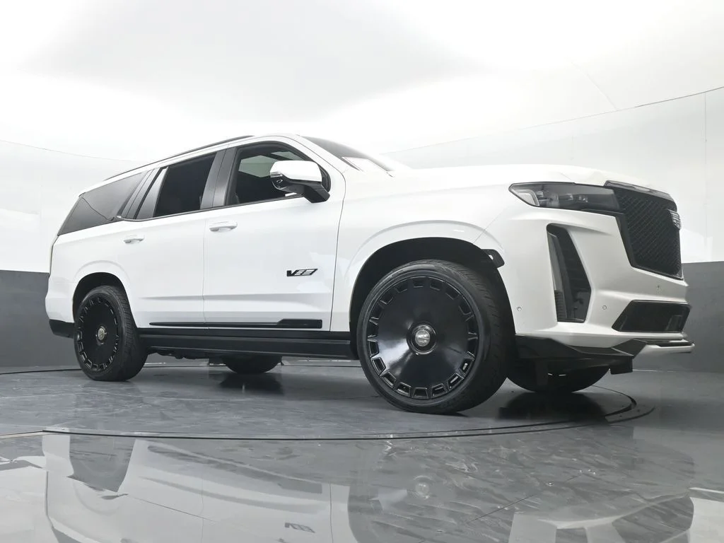 Used 2023 Crystal White Tricoat Cadillac V-Series image 92