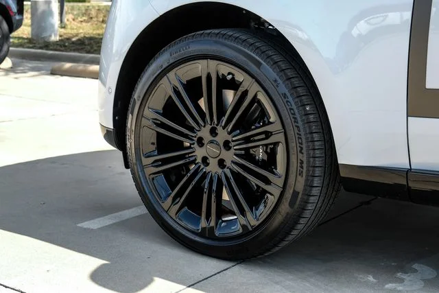 New 2026 Fuji White Land Rover SE image 73
