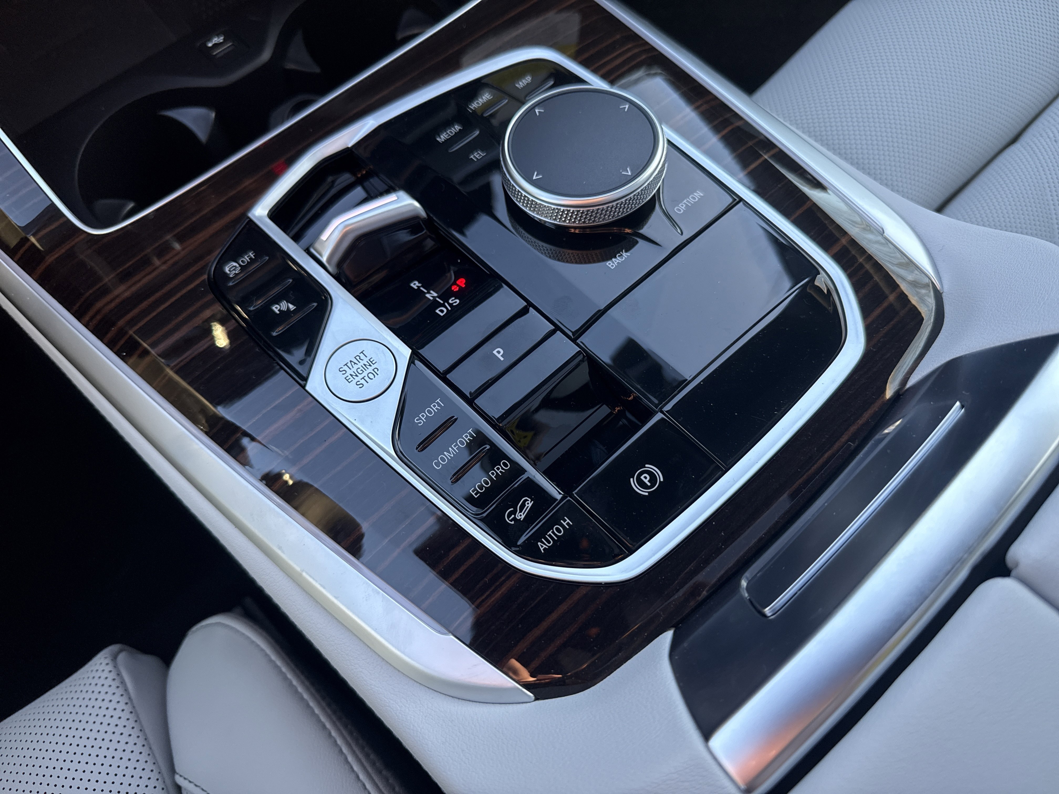 New 2026 0300 Alpine White BMW xDrive40i image 17