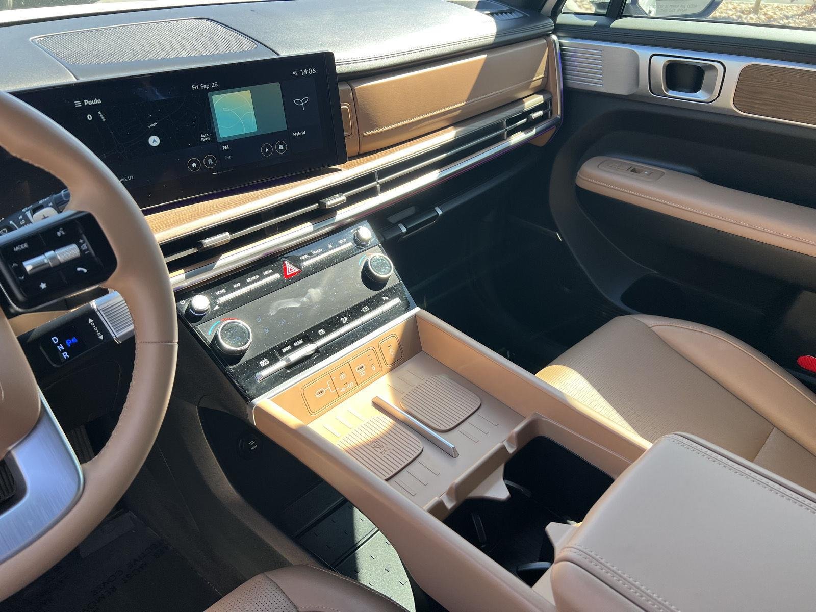 2025 Hyundai Santa Fe Limited - Photo 7