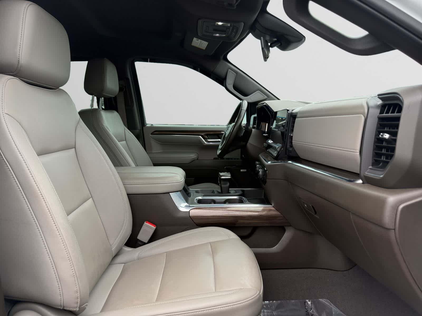 Used 2024 Summit White Chevrolet RST image 15