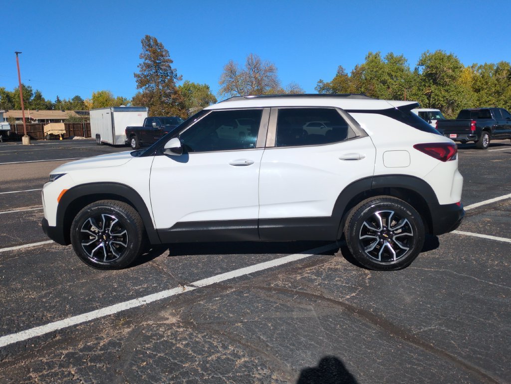 Used 2021 SUMMIT WHITE Chevrolet ACTIV image 2