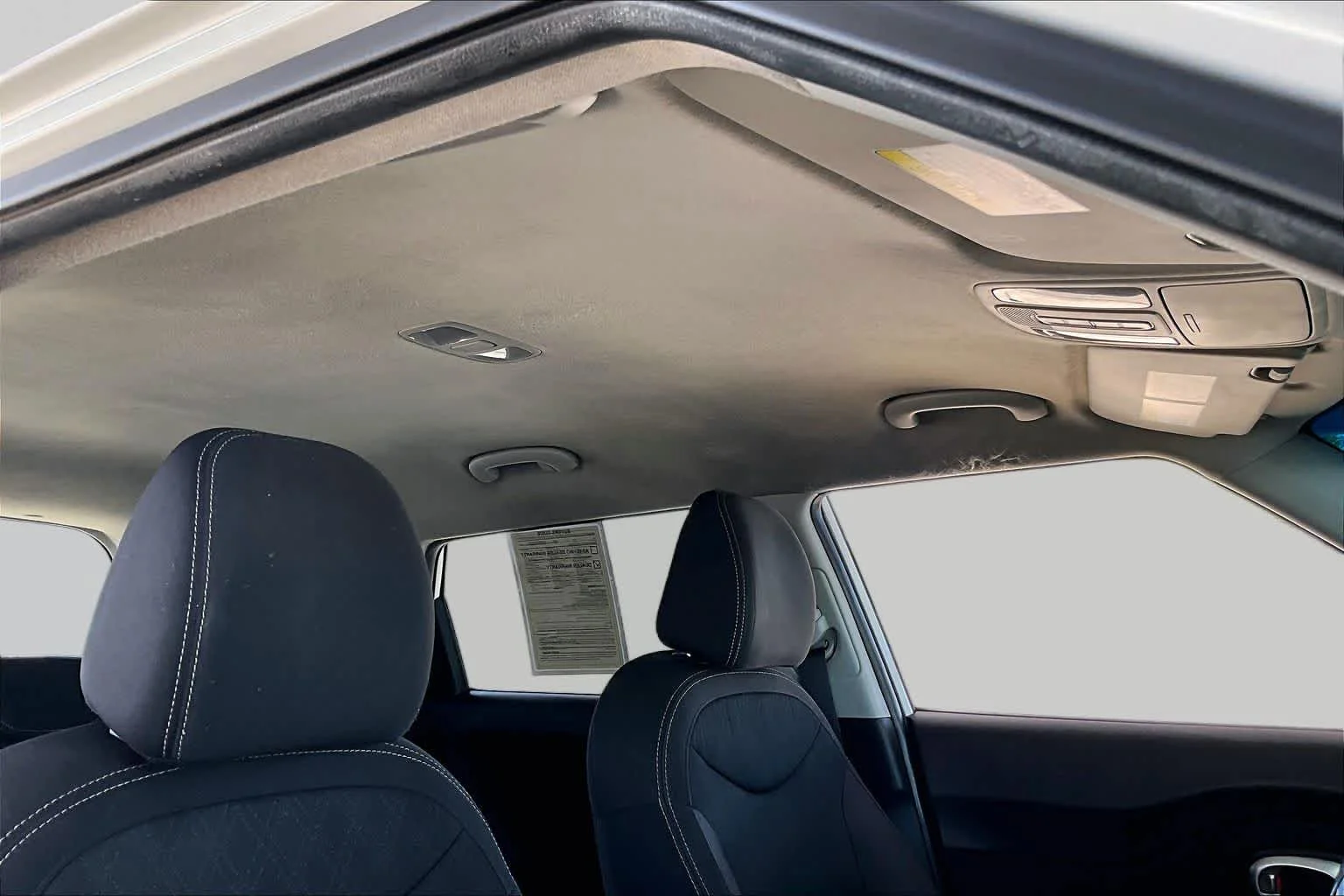 Used 2018 Clear White Kia Base image 13