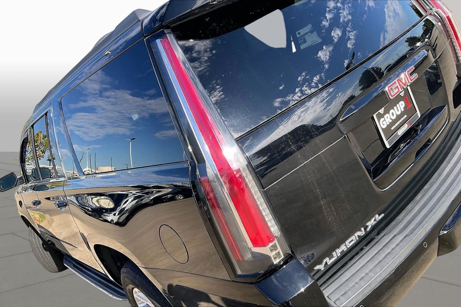Used 2018 Onyx Black GMC SLT image 27