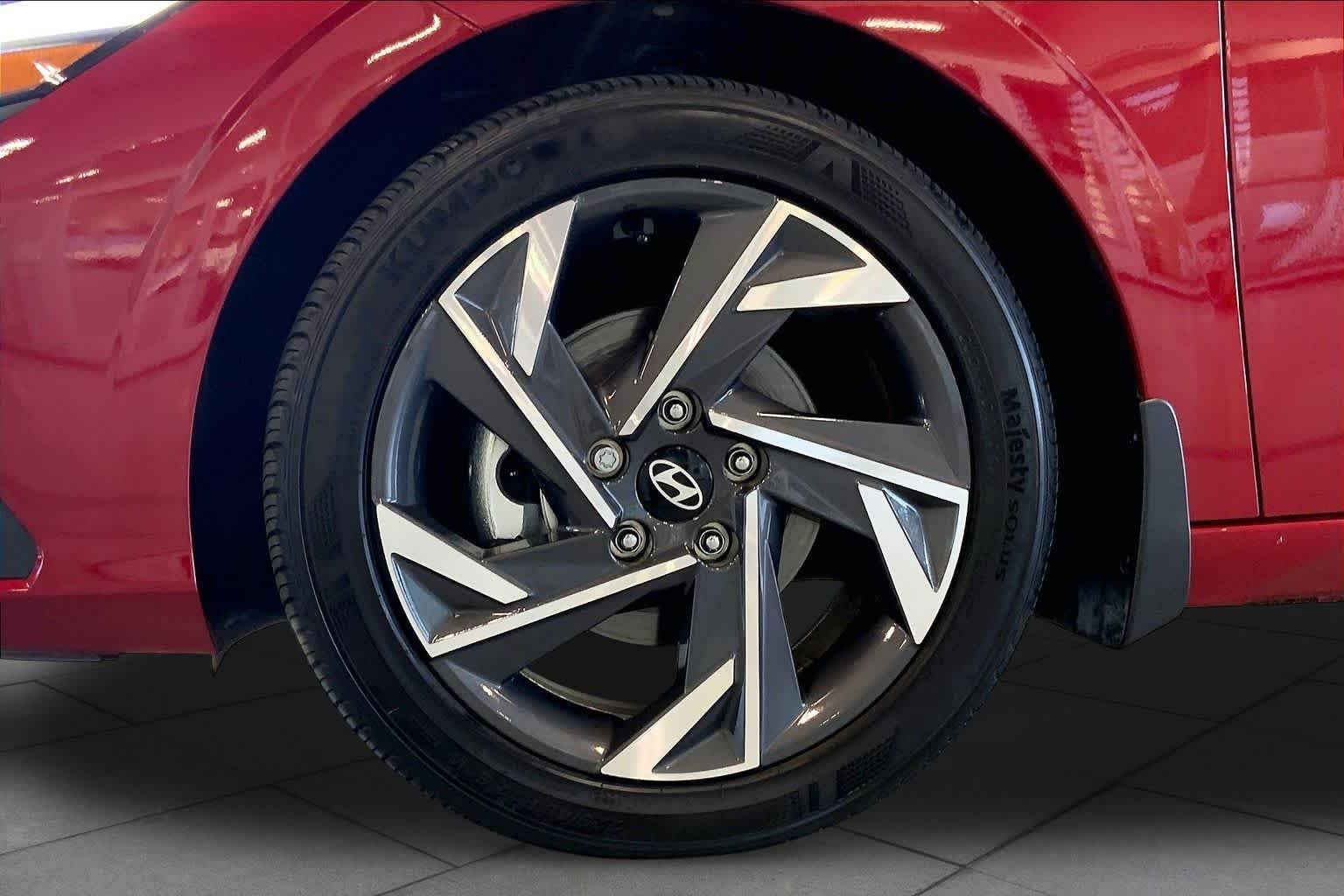 Used 2025 Ultimate Red Hyundai SEL Sport image 10