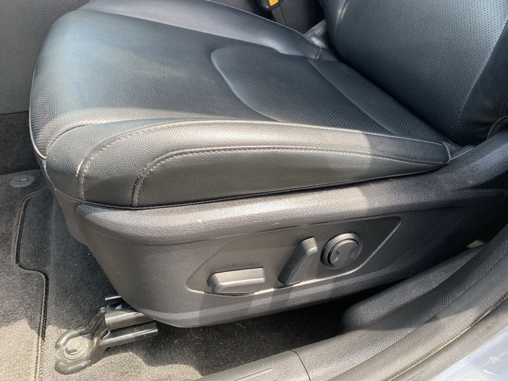 Used 2024 Everlasting Silver Kia EX image 12