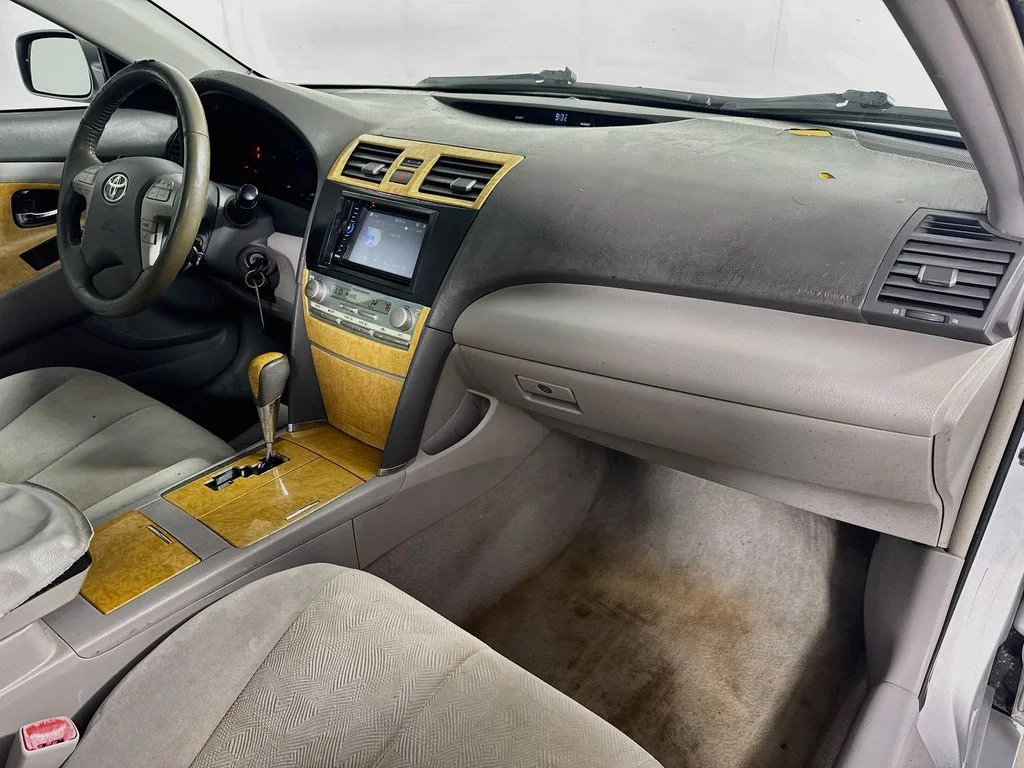 Used 2007 Silver Toyota XLE image 34