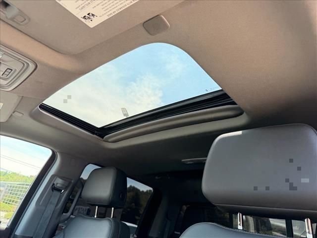 Used 2024 White GMC SLT image 21
