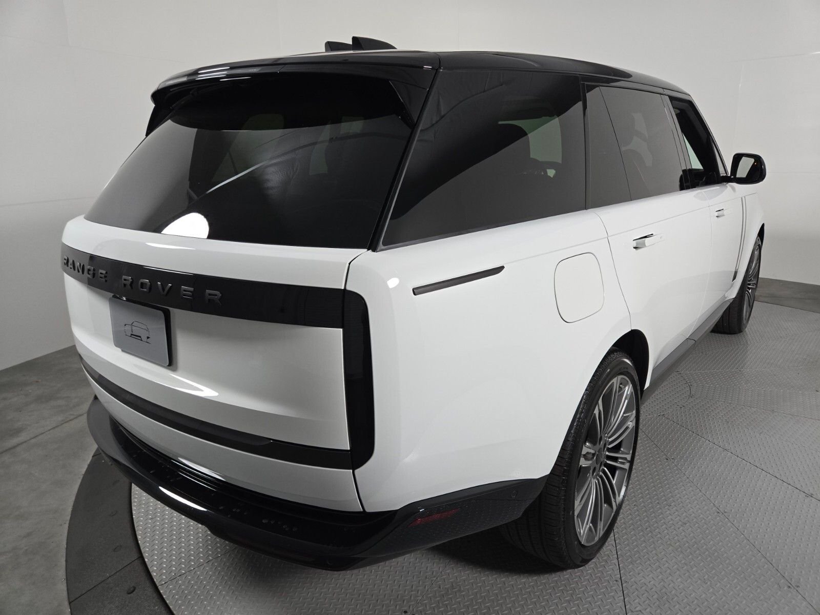 New 2026 Fuji White Land Rover SE image 2