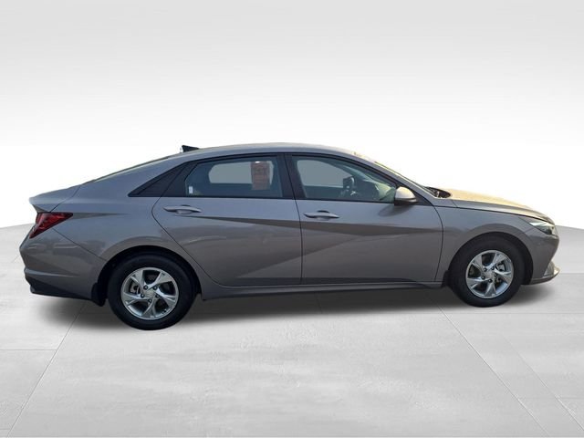 Used 2023 Silver Hyundai SE image 6