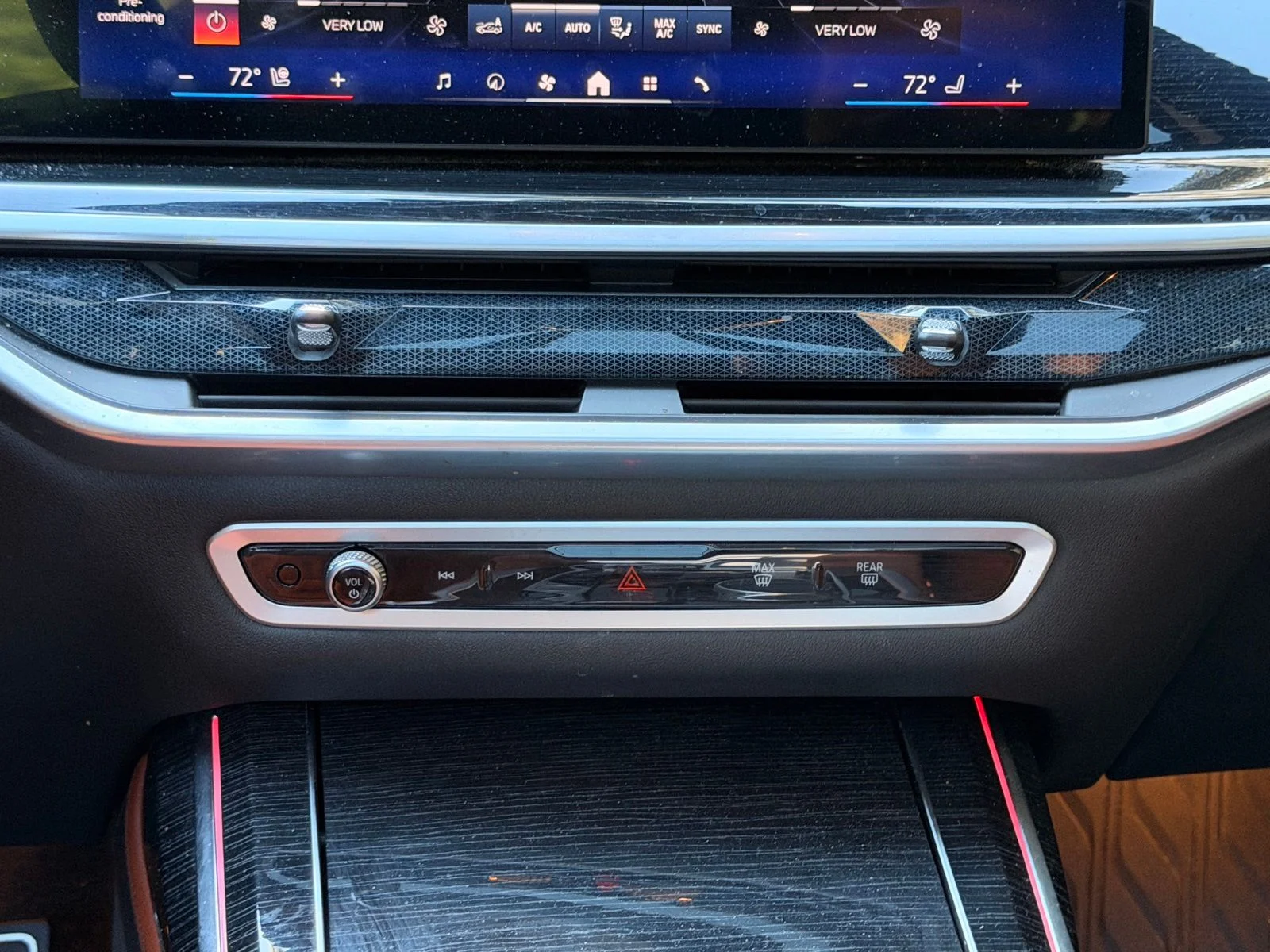 Used 2024 Skyscraper Gray Metallic BMW xDrive40i image 19