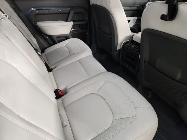 2026 Land Rover Defender X-Dynamic SE - Photo 31