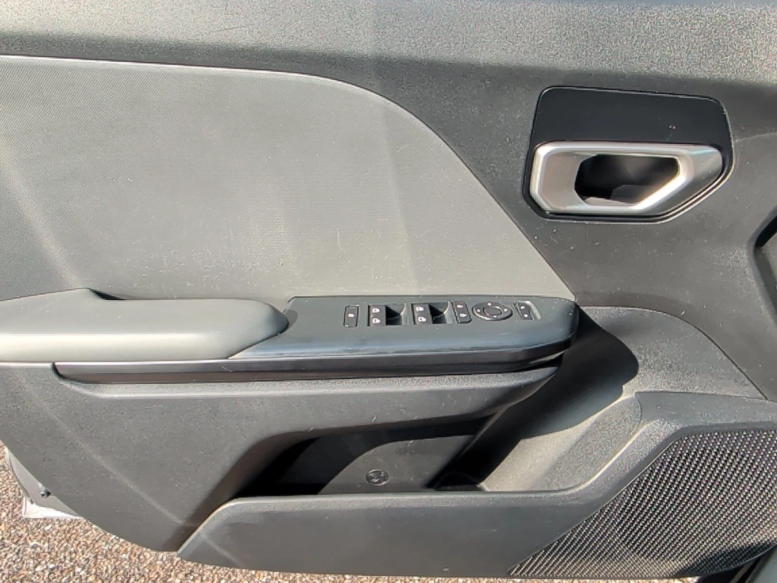 Used 2025 Steel Gray Kia LXS image 14