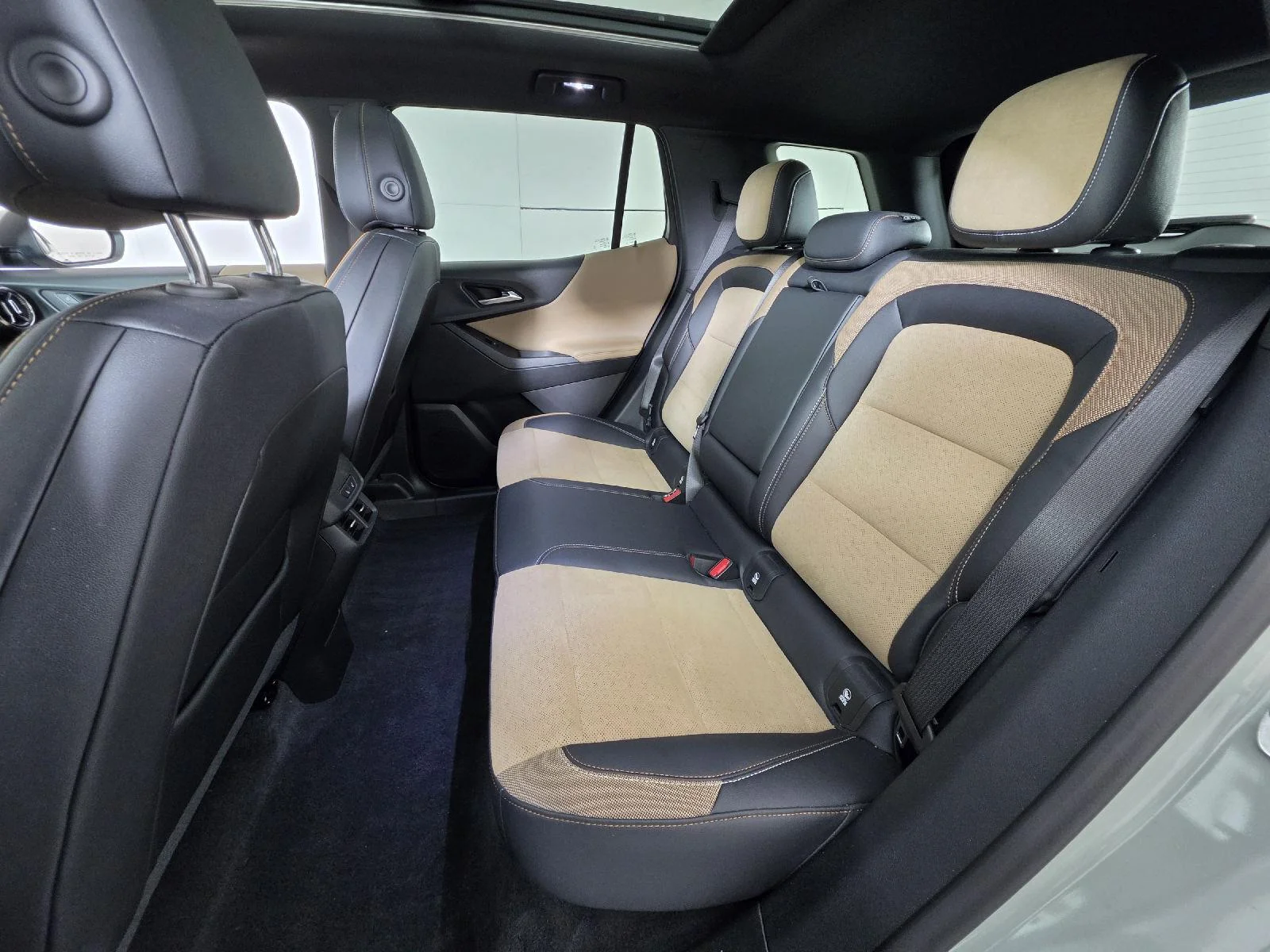Used 2025 Cacti Green Chevrolet AWD ACTIV image 21