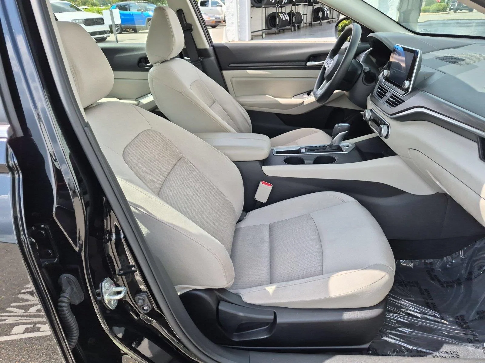 Used 2025 Super Black Nissan SV image 34