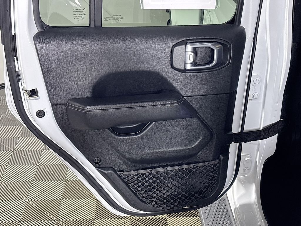 Used 2021 White Jeep Unlimited Sahara image 18