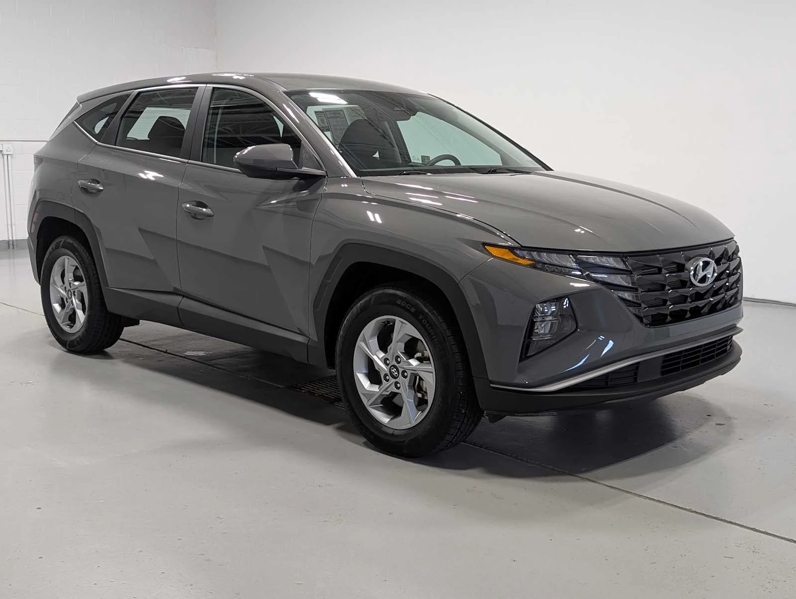 Used 2024 Hampton Gray Hyundai SE image 6