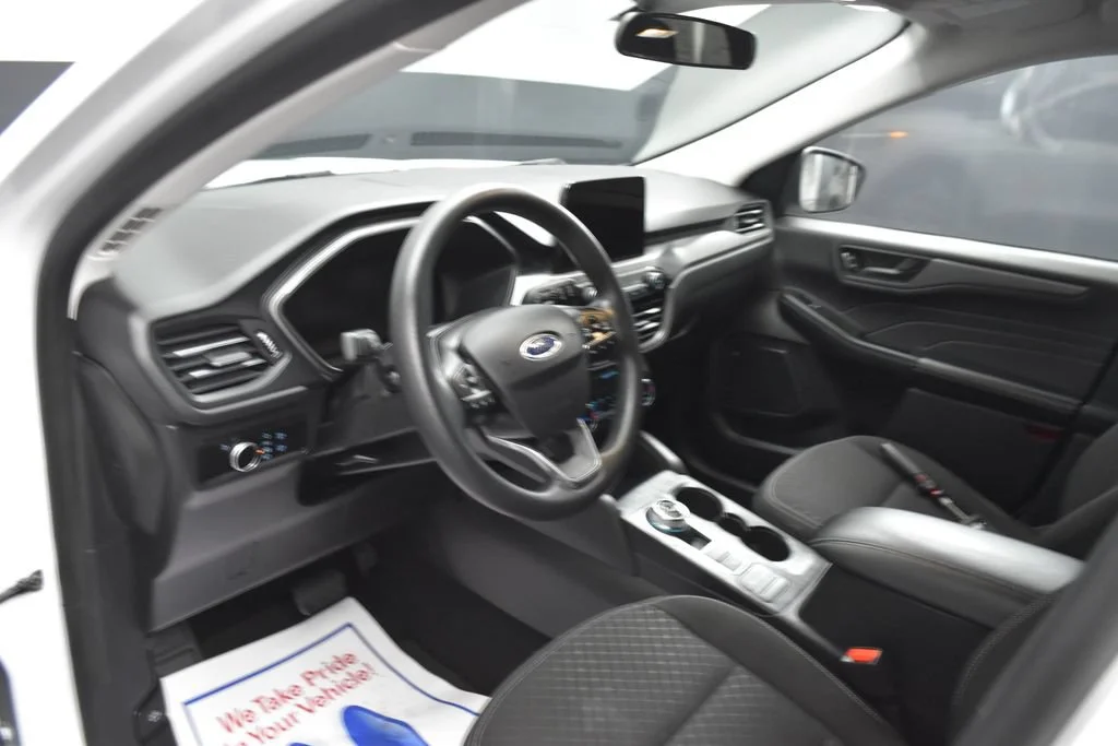 Certified Used 2025 Oxford White Ford Active image 17