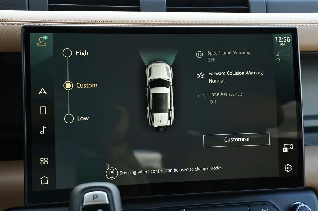 New 2026 Fuji White Land Rover X-Dynamic SE image 23