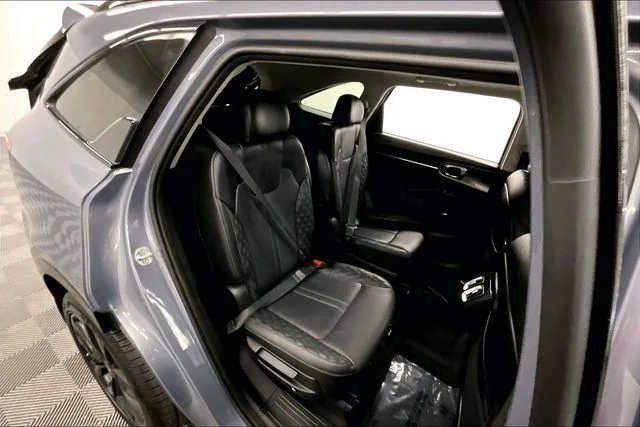Used 2022 Everlasting Silver Kia SX-Prestige image 25