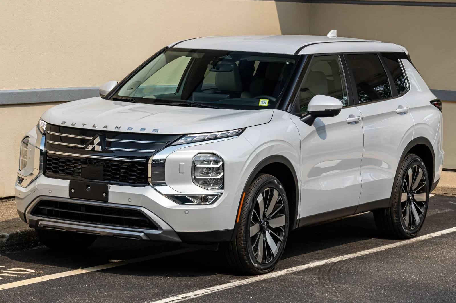 New 2026 White Mitsubishi SE image 1