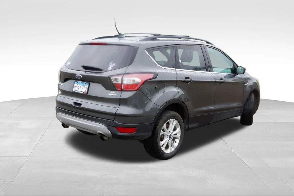 Used 2018 Gray Ford SE image 3