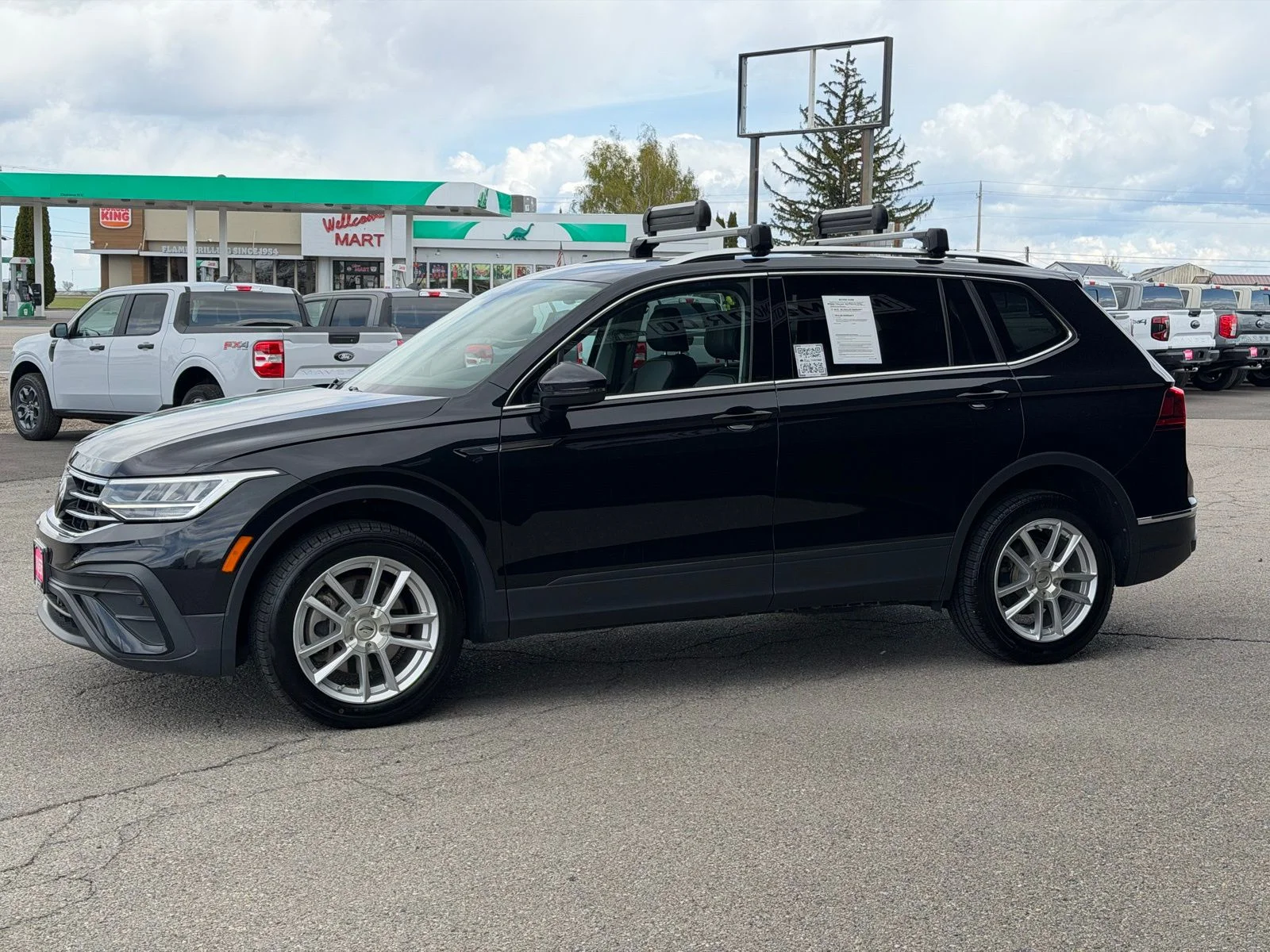 Used 2022  Volkswagen 2.0T SE image 9