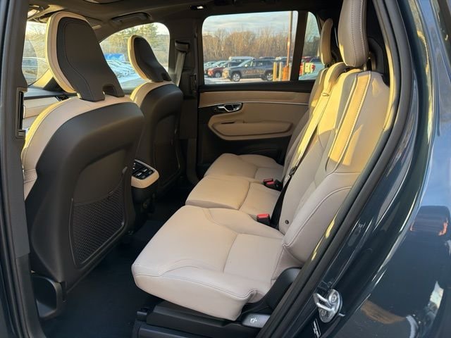 2026 Volvo XC90 Plus - Photo 8