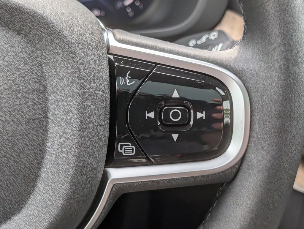 2026 Volvo XC60 Plus - Photo 17
