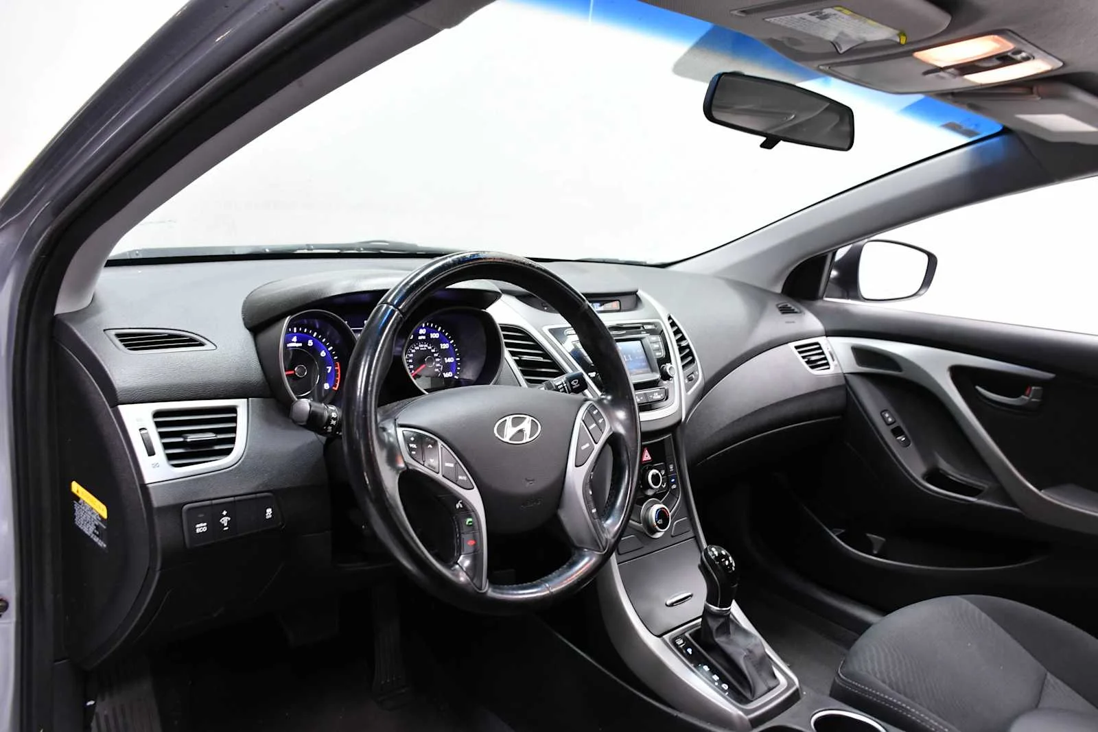 Used 2015 Shale Gray Metallic Hyundai SE image 14