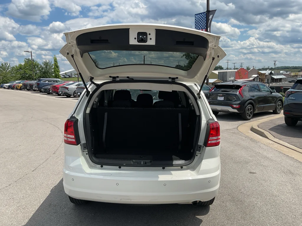 Used 2020 Vice White Dodge SE Value image 13