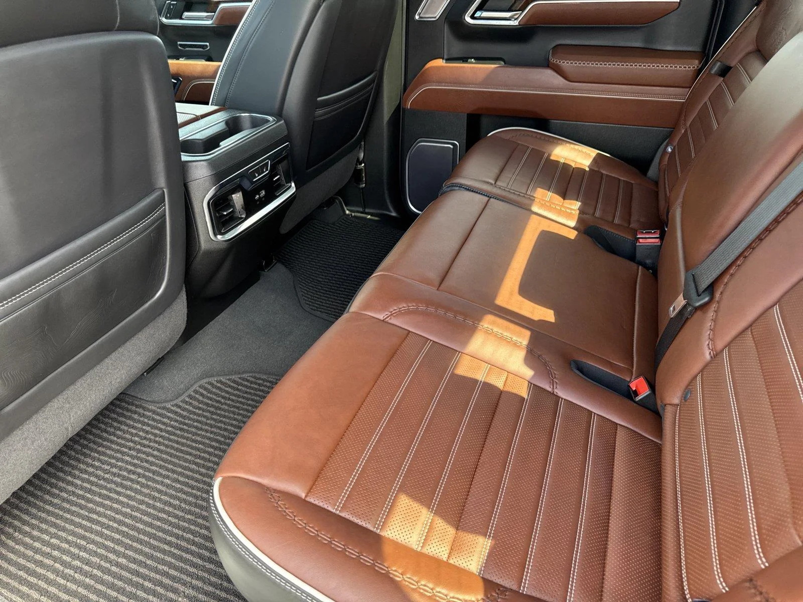Used 2023 STERLING METALLIC GMC Denali Ultimate image 32