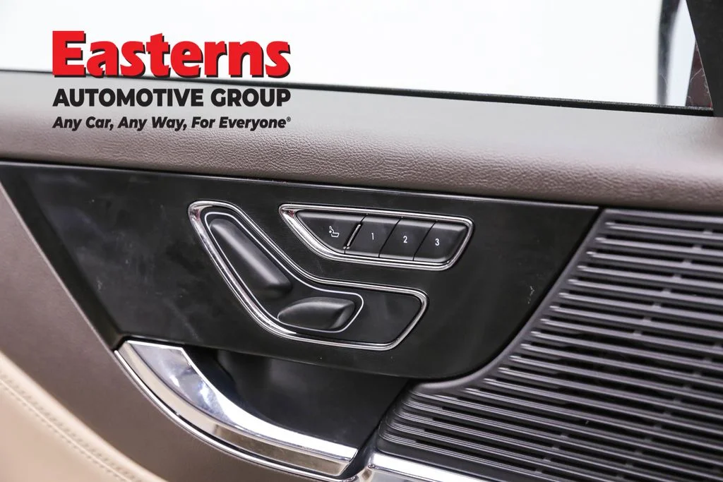 Used 2022 Red Lincoln Standard image 21