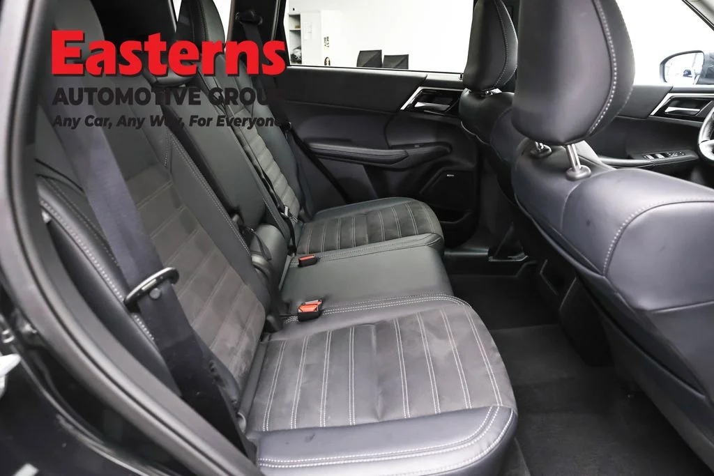 Used 2025 Black Mitsubishi SE image 23