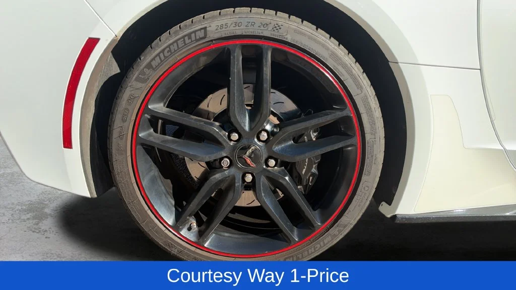 Used 2019 White Chevrolet Stingray Z51 image 12