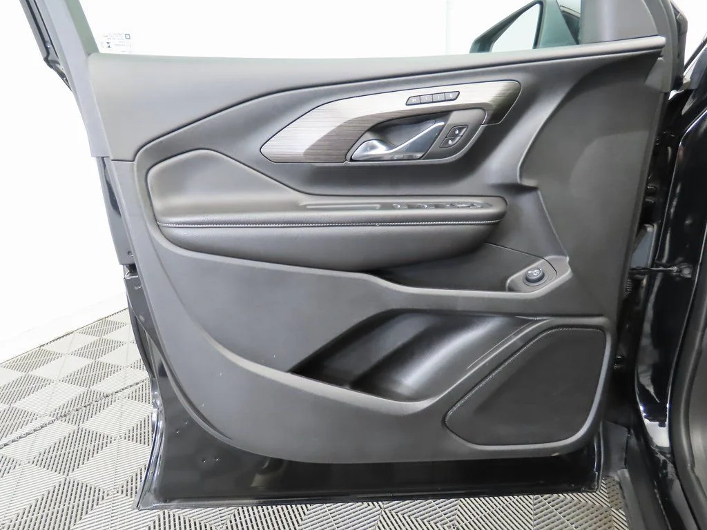 Used 2023 Black GMC SLT image 22