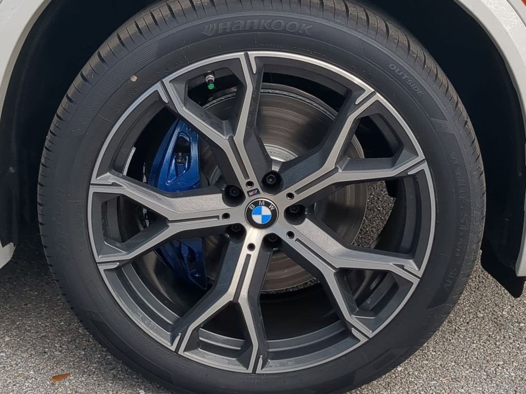 New 2026 Alpine White BMW xDrive40i image 11