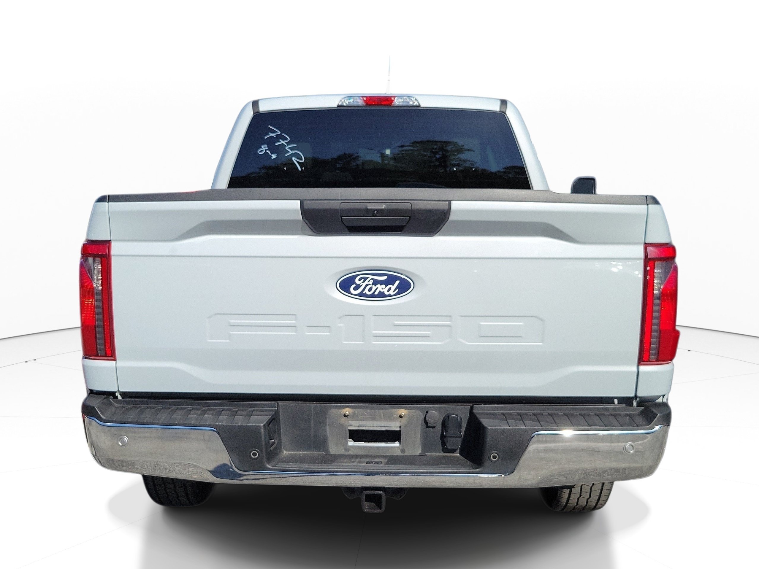 Used 2025 Space White Metallic Ford XLT image 4