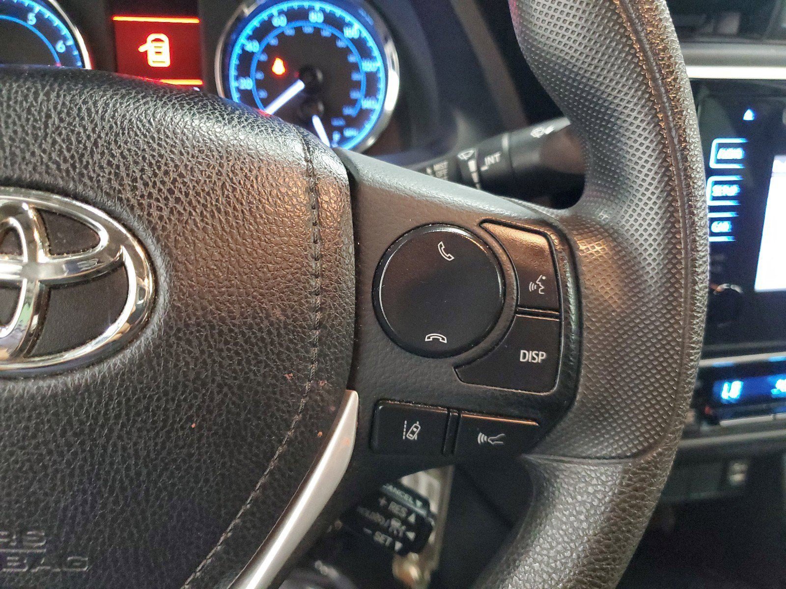 Used 2019 Classic Silver Metallic Toyota LE image 25
