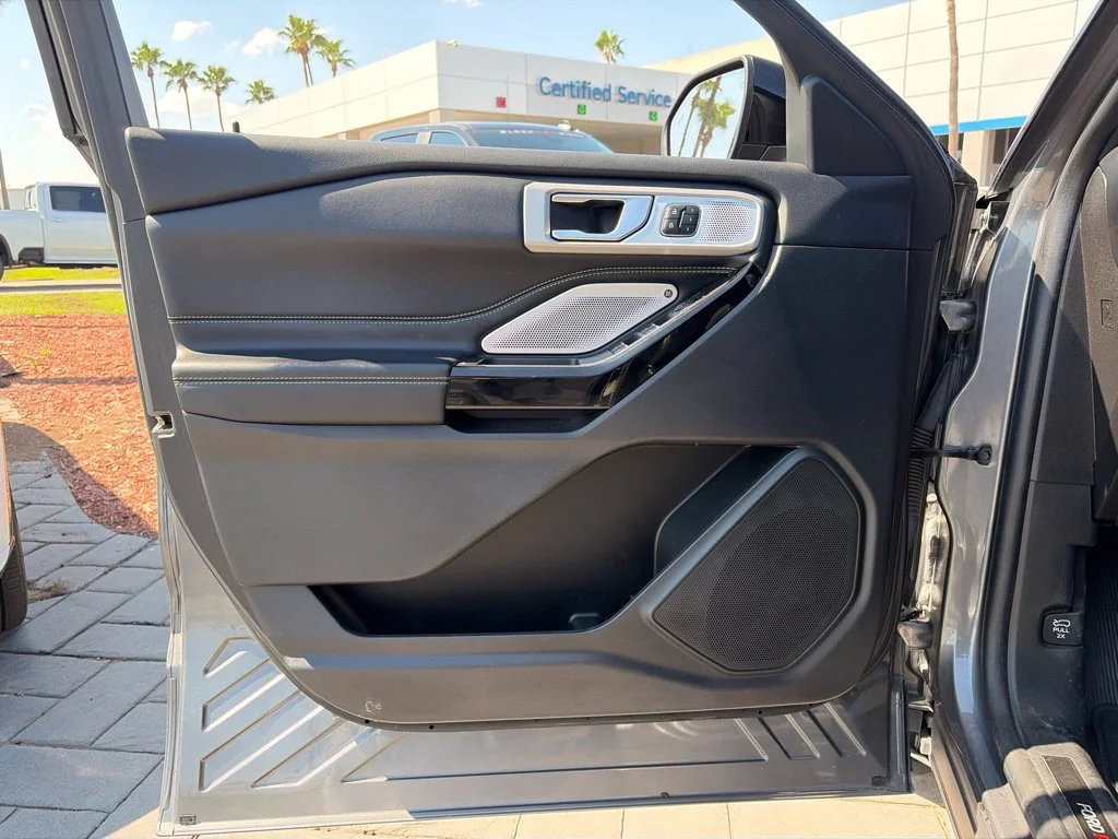 Used 2023  Ford ST image 14