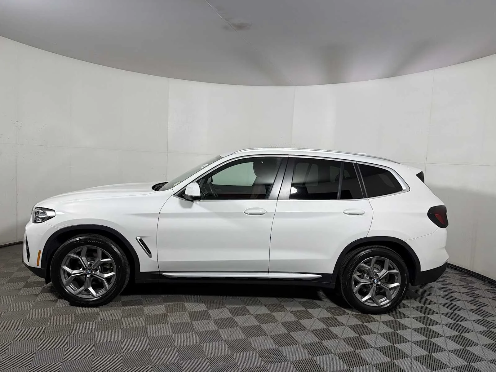 Used 2023 Alpine White BMW xDrive30i image 8