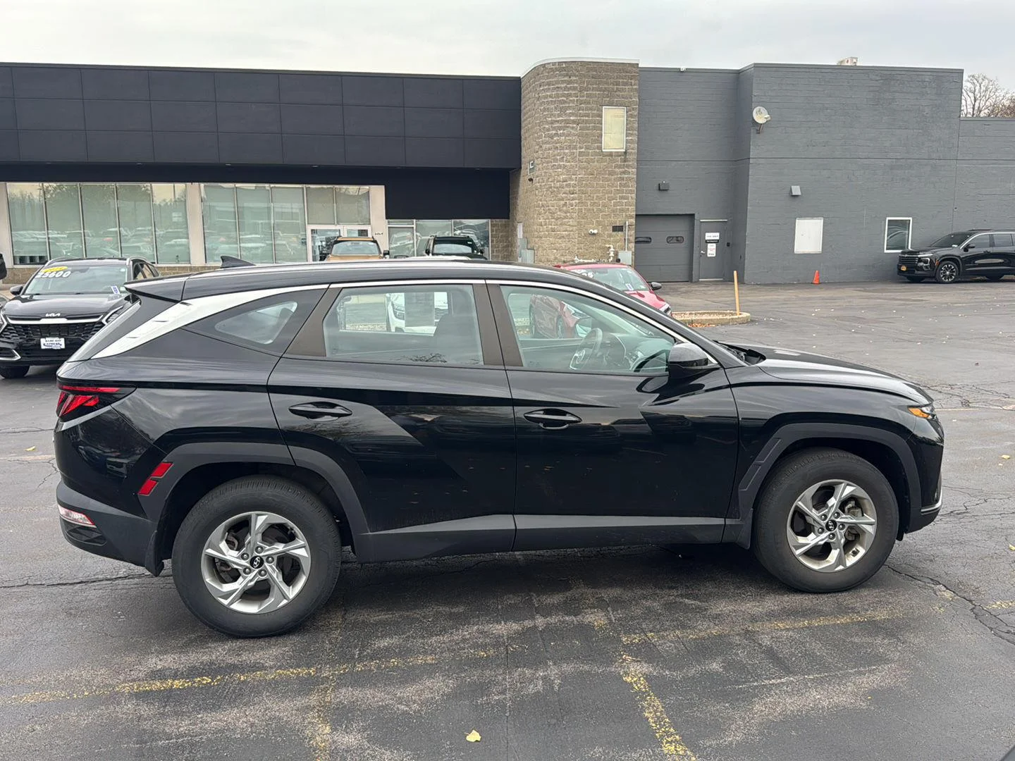 Used 2024 Black Pearl Hyundai SE image 10