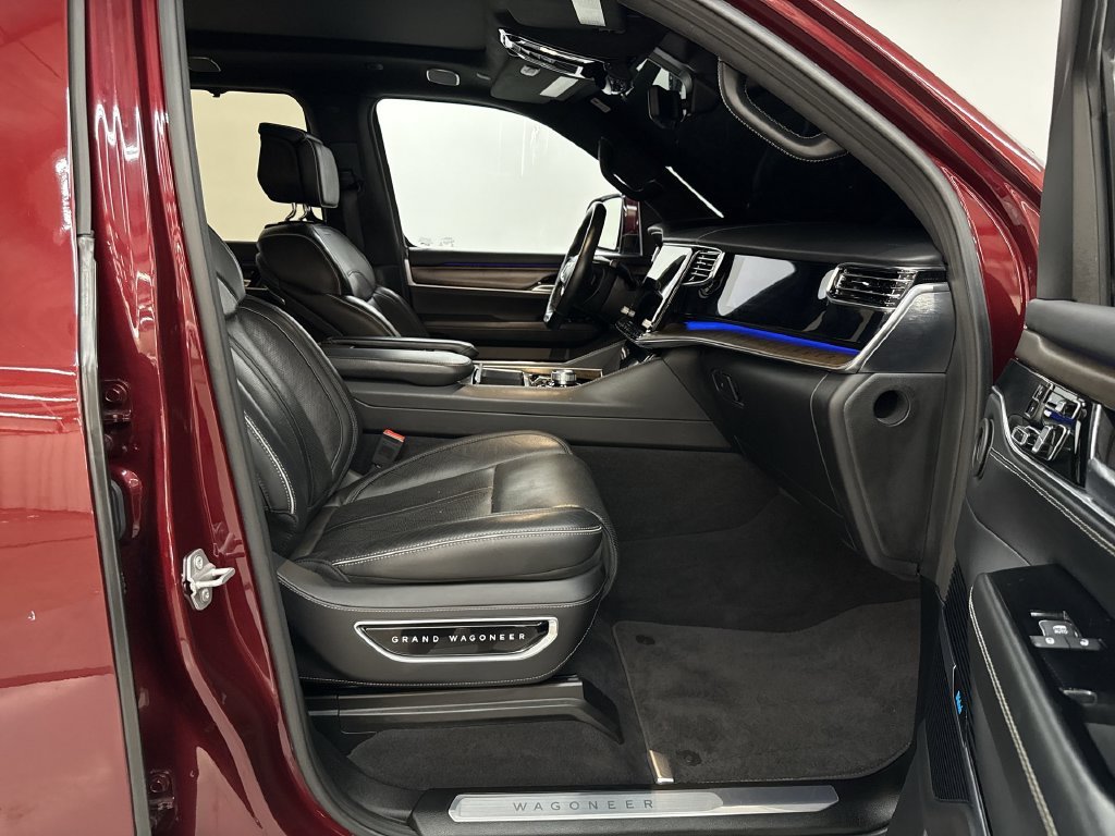 Used 2022 Velvet Jeep Series II image 18