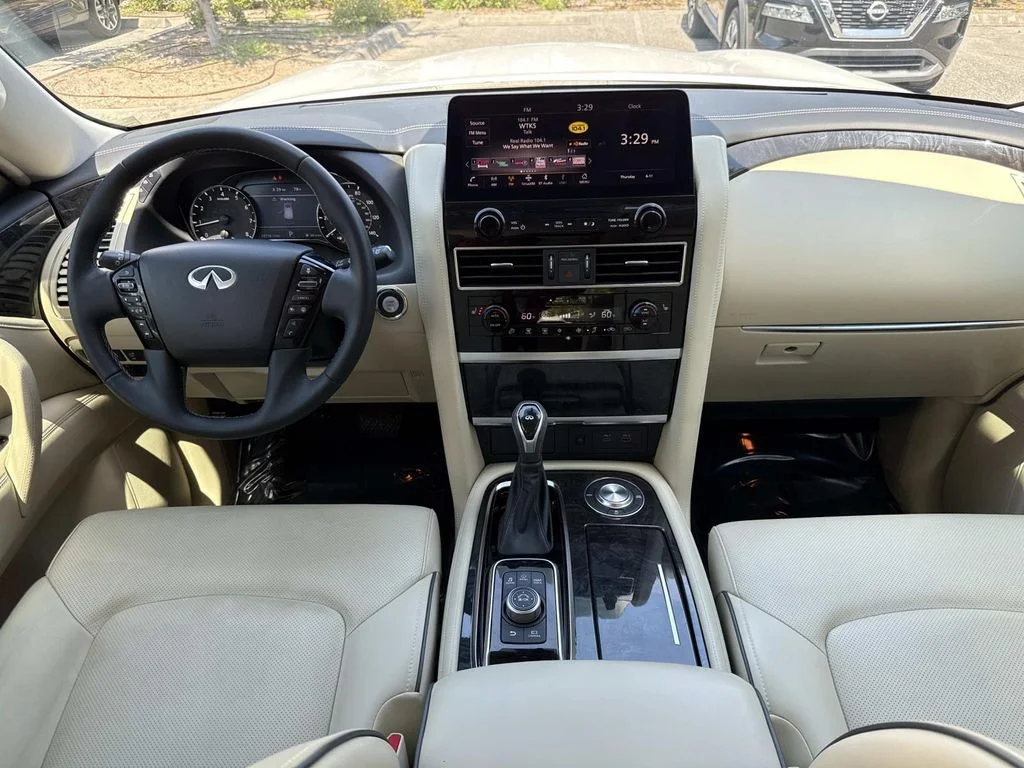 Used 2022 White INFINITI LUXE image 21