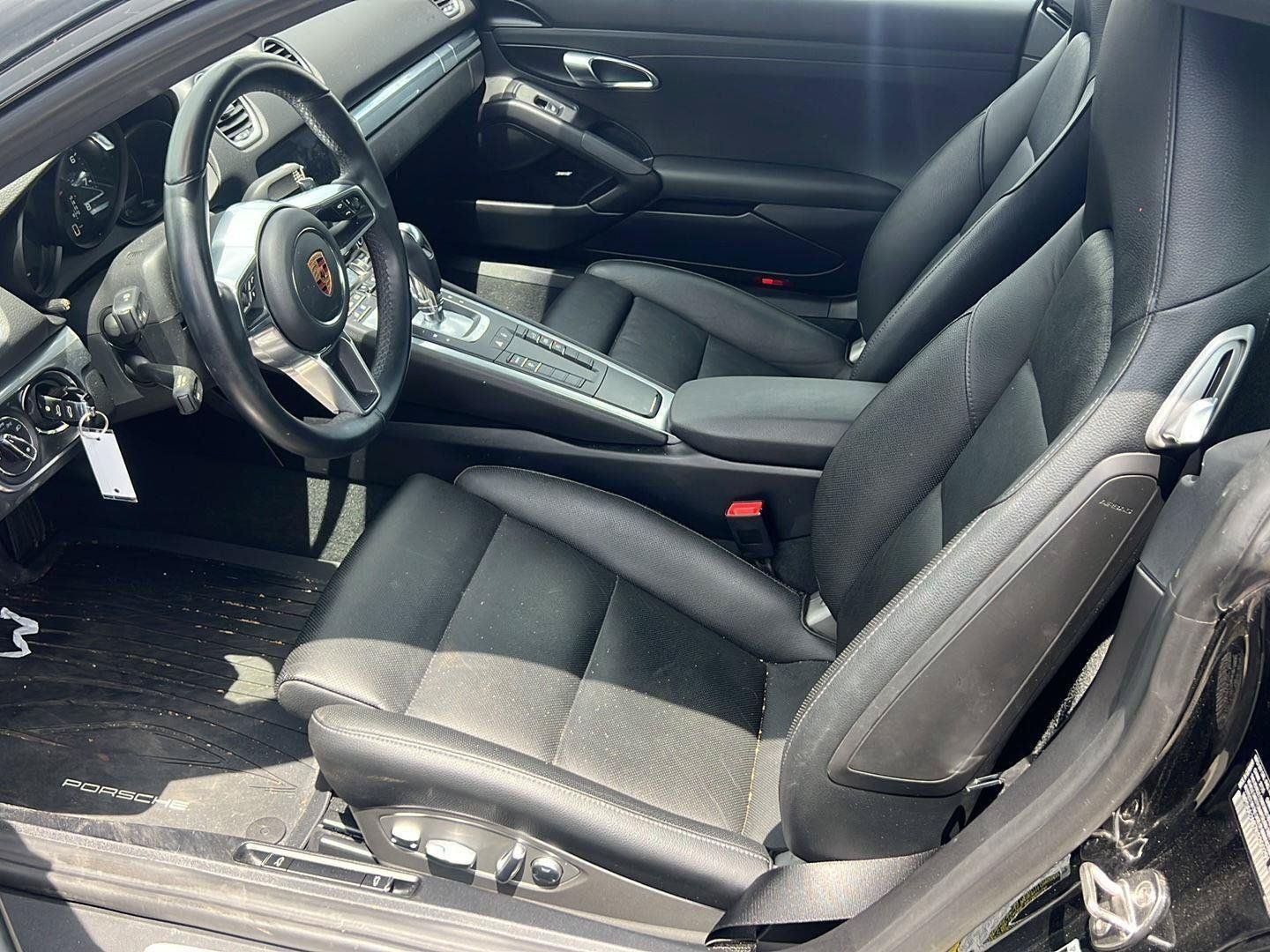 Used 2019  Porsche Base image 9