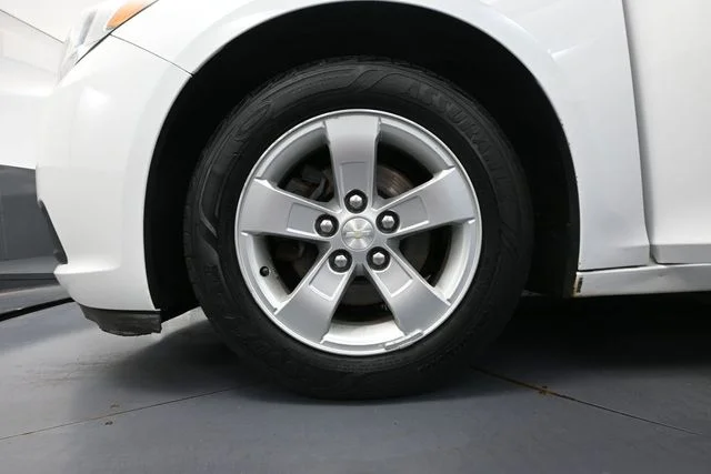 Used 2013 White Chevrolet LS image 12