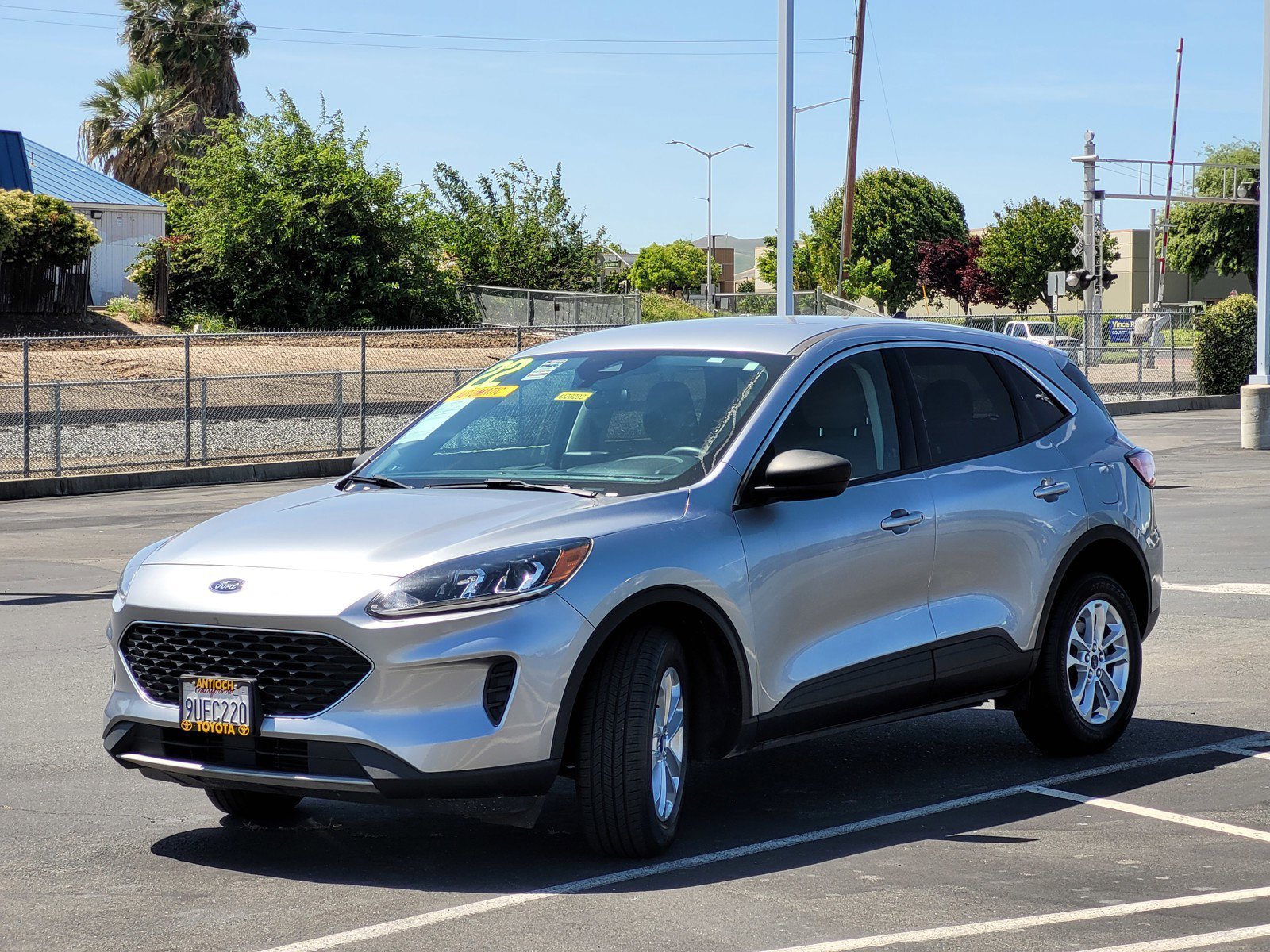 Used 2022 Silver Ford SE image 8